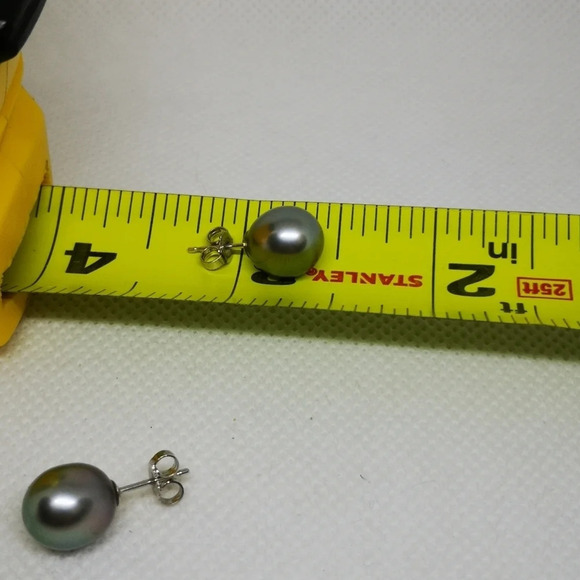 ✨ 14k Lustrous Tahitian-Style Pearl Stud Earrings. ✨ - Picture 5 of 5